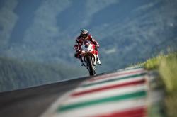 曼联引发争议！，德约科维奇官方宣布刷新纪录新规全场沸腾不已